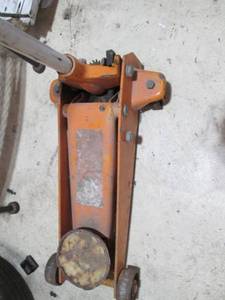 lot 189 image: Heavy-Duty Hydraulic Floor Jack