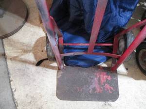 lot 213 image: Red Metal Hand Truck Dolly