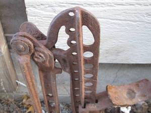 lot 247 image: Vintage Rusted Mechanical Automotive Jack