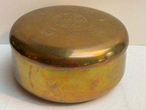 lot 42 image: Vintage Brass Asian Circular Lidded Dish