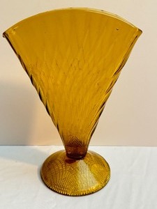 lot 53 image: Vintage Amber Art Glass Vase