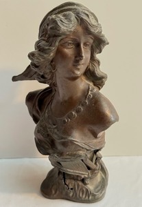 lot 60 image: Vintage Art Nouveau Bust Figurine Mignon after Franz Iffland