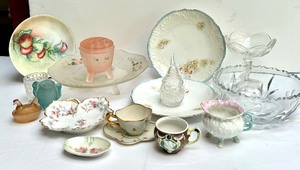 lot 88 image: Variety of Vintage Glassware