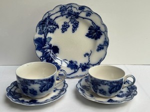 lot 87 image: Vintage Warwick John. Bro Blue and White Plate & Teacups and Saucers