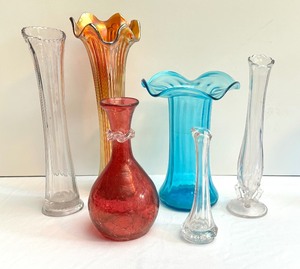 lot 79 image: Variety of Vintage Glass Decorative Floral Vases including a Carnival Glass Vase & More