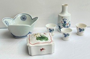 lot 77 image: Vintage Saki Set, Bowl and Trinket Box