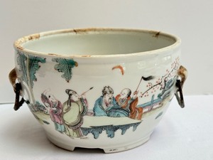 lot 70 image: Antique Chinese Porcelain Tongs Period Bowl