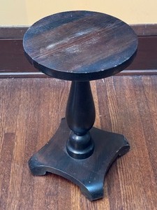lot 123 image: Vintage Wooden Accent Table