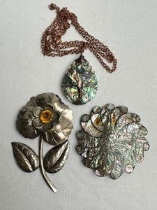 lot 161 image: Vintage Necklace and Two Brooches