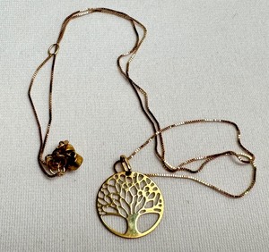 lot 158 image: 10k Gold Tree of Life Necklace
