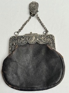 lot 159 image: Vintage Handbag with Chatelaine Hook