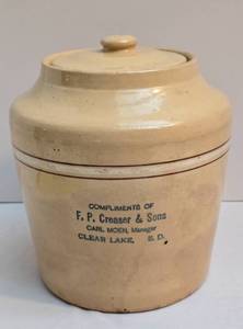 lot 204 image: Vintage F. P. Creaser and Sons Vintage Advertising Crock  Vintage Covered Advertising Crock