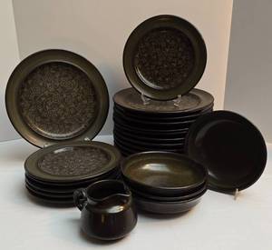 lot 211 image: Vintage Franciscan Madeva Earthenware Set