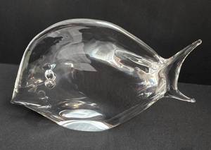 lot 213 image: Lovely Glass Fish Sculpture
