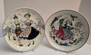 lot 226 image: Pair of Vintage West German Waechtersbach Dancers Platters