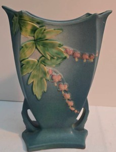lot 248 image: Vintage Roseville Pottery Bleeding Heart Vase