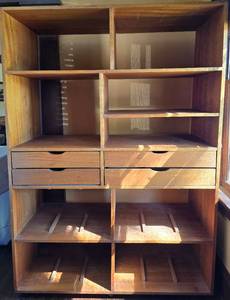 lot 272 image: Versatile Mid Century Wooden Entertainment Cabinet