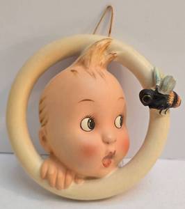 lot 274 image: Sought After Hummel Boy with Bumblebee Wall Ring