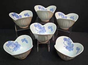 lot 297 image: Pretty White China Rice Bowls
