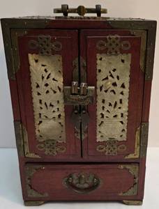 lot 302 image: Vintage Chinese Wooden & Brass Inlaid Jewelry Chest Box w Drawers and Lock