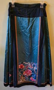 lot 312 image: Gorgeous Asian Silk Skirt