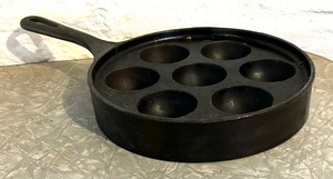 lot 349 image: Griswold Cast Iron Aebleskiver Pan