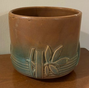 lot 360 image: Antique Art Deco Floral Motif 1920s McCoy Planter