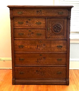 lot 7C image: Beautiful Vintage Dresser