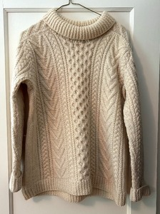 lot 386 image: Vintage Gaeltarra Hand Knit 100% Pure Wool Sweater