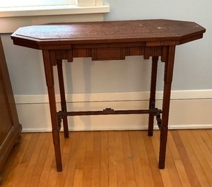 lot 392 image: Vintage Accent Table