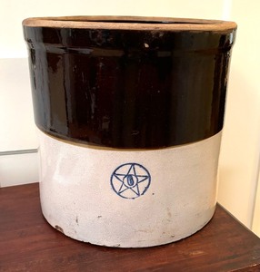 lot 396 image: Vintage Blue Star Stoneware Crock