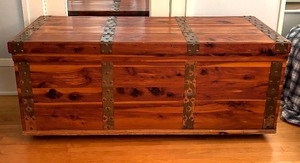 lot 400 image: Vintage Trunk on Casters