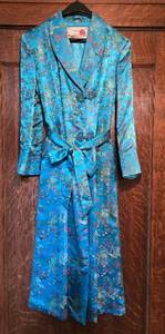 lot 316 image: Vintage Chinese Turquoise Kimono-Style Coat