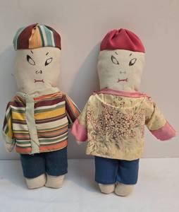 lot 318 image: Pair of Refugee Created Cloth Chinese Dolls