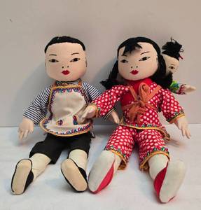 lot 320 image: Pair of Cute Chinese Vintage Dolls