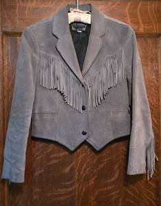 lot 415 image: Cute Ms. Pioneer Gray Suede Jacket