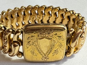 lot 166 image: Vintage Pitman and Keeler Locket Bracelet