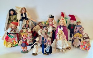 lot 510 image: Variety of Vintage Dolls