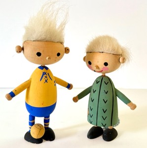 lot 494 image: Two Wooden Vintage Swedish Dolls