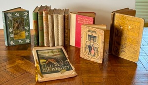 lot 250C image: Vintage Small Books