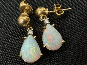 lot 175 image: Pair of 14k and Opal Earrings