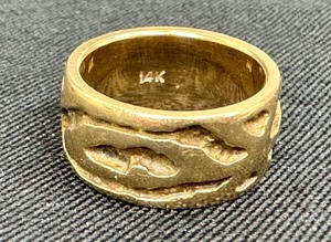 lot 178 image: 14k Carved Ring  Brutalist Style 14k Carved Ring