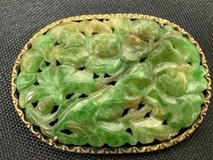 lot 181 image: Vintage Carved Jade Brooch