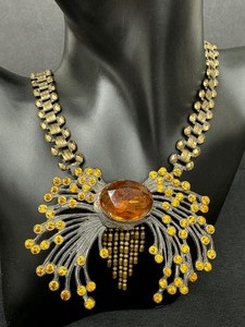 lot 182 image: Vintage Style Metal Necklace  Vintage Style Metal Statement Piece Necklace