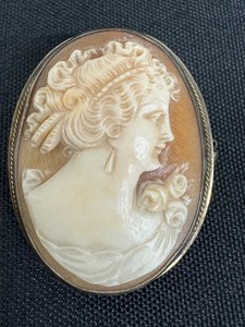 lot 183 image: Vintage Silver Cameo Brooch