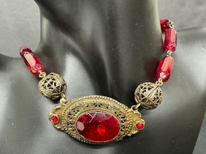 lot 185 image: Retro Beaded Necklace