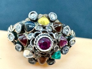 lot 187 image: Vintage 14k Thai Princess Ring