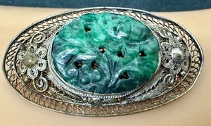 lot 190 image: Vintage Chinese Silver Carved Jade Brooch