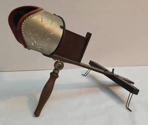 lot 424 image: Great Vintage Stereoscope with Multiple Slides