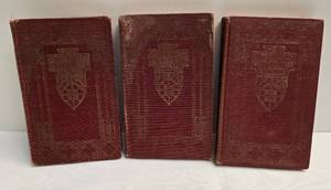 lot 439 image: Vintage The Three Musketeers & The Pilgrims Progress Book Set